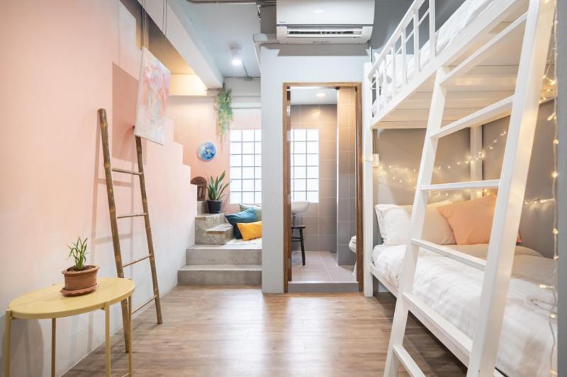 Better Moon Guesthouse Bangkok Exterior photo